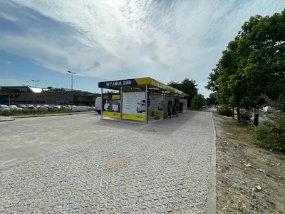 „Banieczka” Bezdotykowa Myjnia Samochodowa (24H)